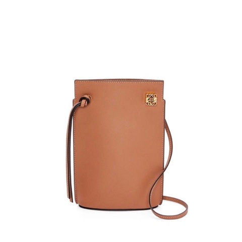 LOEWE經典小牛皮骰子包