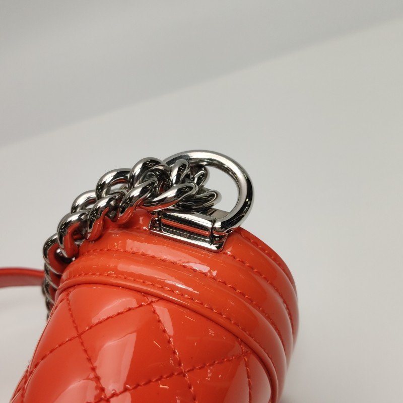 Chanel Leboy 季節限定款 小號 漆皮 菱格絎縫 方形 雙C鎖扣 單肩包-15