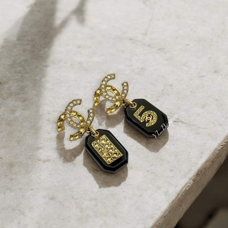 CHANEL 菱格鑽雙C垂墜黑色壓克力No.5吊飾耳環-0