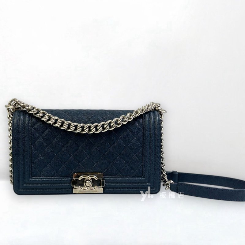 Chanel Boy深藍荔枝皮銀扣肩背包A67086-1
