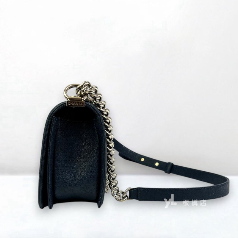 Chanel Boy深藍荔枝皮銀扣肩背包A67086-3