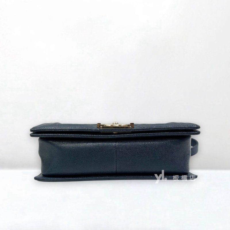 Chanel Boy深藍荔枝皮銀扣肩背包A67086-5