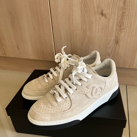 Chanel 24C 奶茶色麂皮運動鞋 37.5