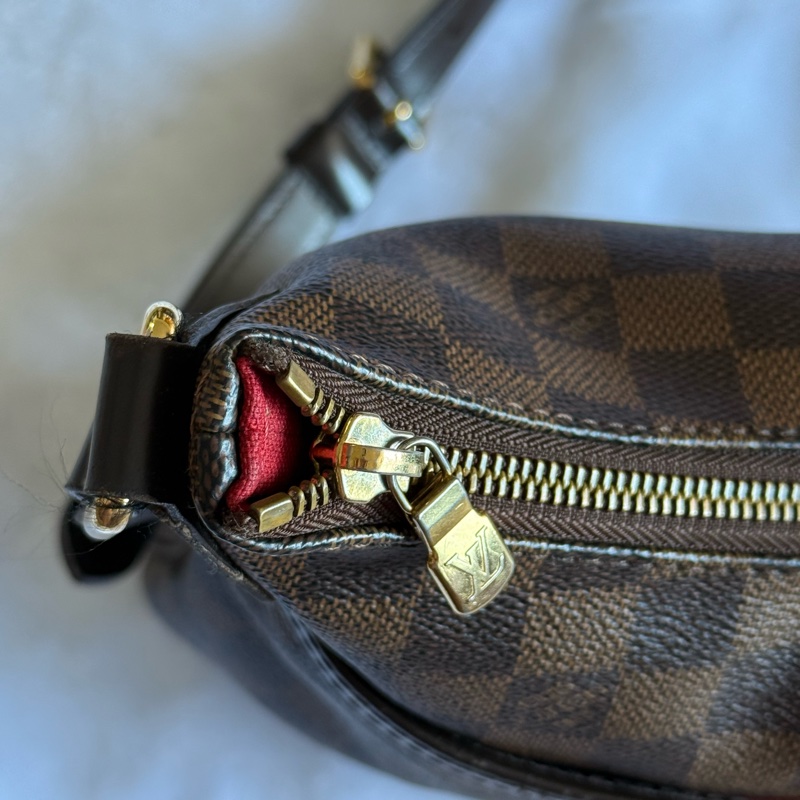 ㊣保證正品㊣附鑑定書 LOUIS VUITTON 路易威登DU0143 Damier N42251棋盤格紋 抓皺 斜背包-19