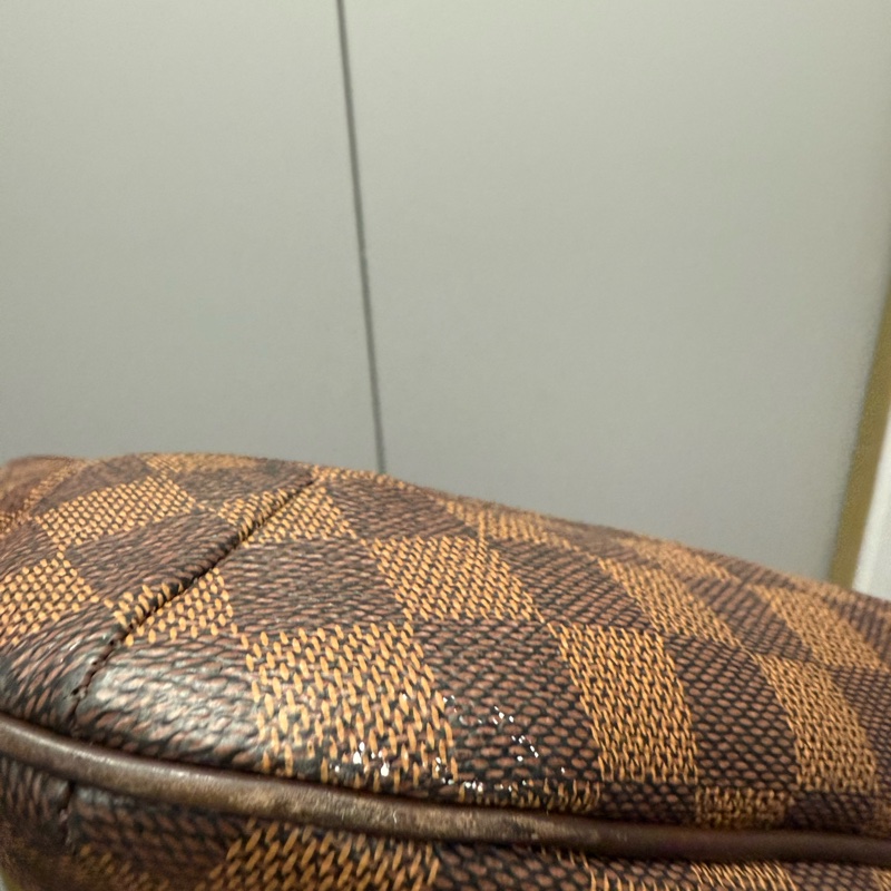 ㊣保證正品㊣附鑑定書 LOUIS VUITTON 路易威登DU0143 Damier N42251棋盤格紋 抓皺 斜背包-27
