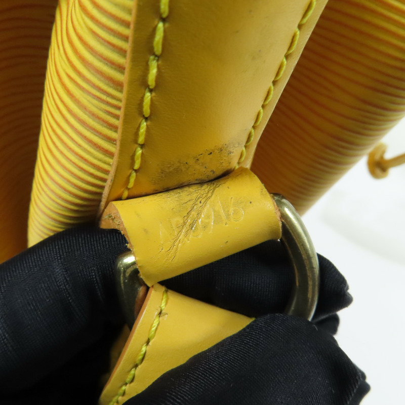 LOUIS VUITTON Epi Petit Noe金扣肩背袋-11