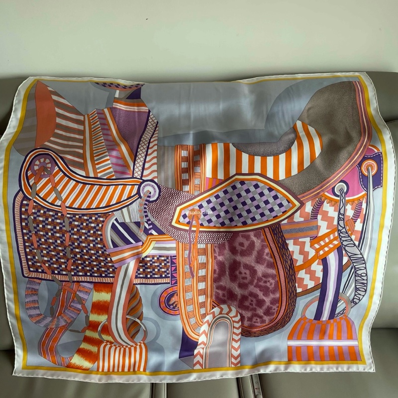 全新 特價🍊Hermes 愛馬仕 Silk scarf 90 絲巾🧣La Selle Imaginaire 幻想中的馬鞍-2