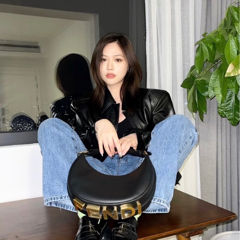 FENDI GRAPHY 月牙包 腋下包-8