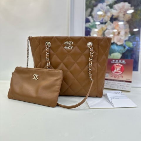 Chanel香奈兒23Ptote牛皮鏈條托特包晶片款 尺寸：26*23cm 23年全套原購證