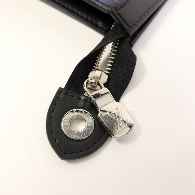 LOUIS VUITTON Damier Graphite Pixel Pochette Voyage MM銀扣手拿包-7