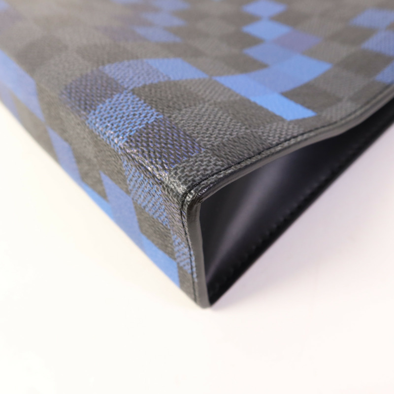 LOUIS VUITTON Damier Graphite Pixel Pochette Voyage MM銀扣手拿包-8