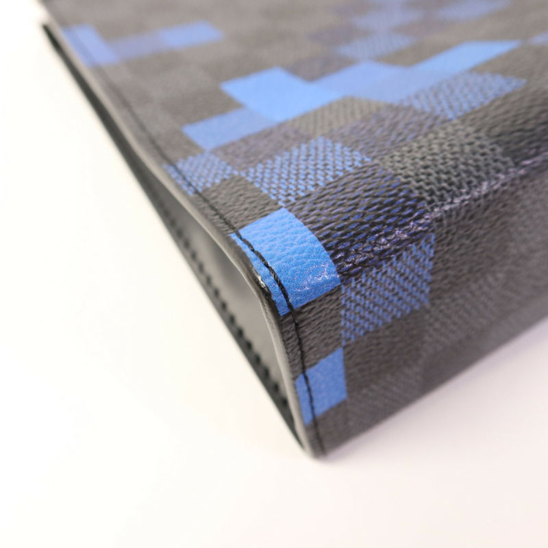 LOUIS VUITTON Damier Graphite Pixel Pochette Voyage MM銀扣手拿包-9