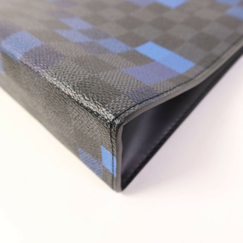 LOUIS VUITTON Damier Graphite Pixel Pochette Voyage MM銀扣手拿包-10