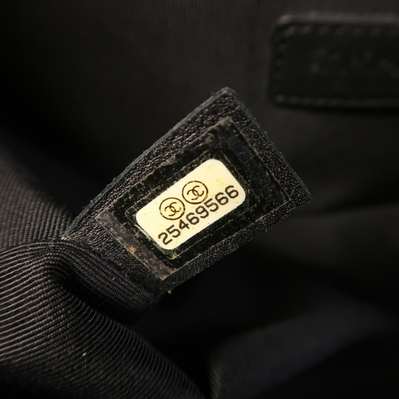 CHANEL 牛皮皮革Boy 25銀扣鏈帶肩背袋-6