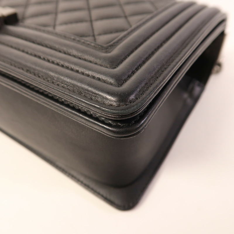 CHANEL 牛皮皮革Boy 25銀扣鏈帶肩背袋-11