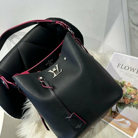 LV Lockme 黑色全皮革水桶包
