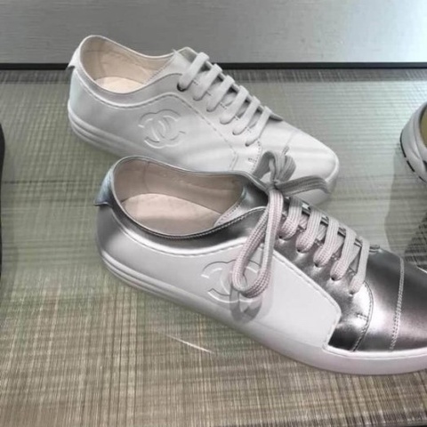 香奈兒經典休閒鞋經典鞋香奈兒銀白拼銀色運動鞋Chanel quilted sneakers 小白鞋購於台灣專櫃保證真品運動鞋香奈兒運動鞋chanel 運動鞋全新