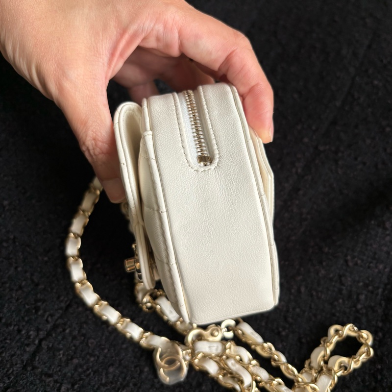 Chanel 愛心鏈帶包/腰包/斜背包 白色淡金釦-3