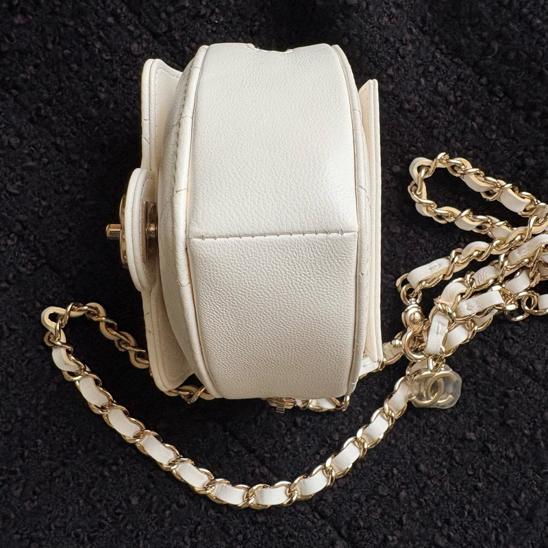 Chanel 愛心鏈帶包/腰包/斜背包 白色淡金釦-7