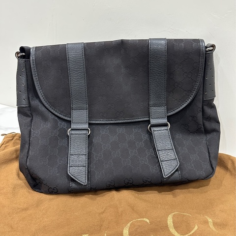 Gucci黑色布面郵差包