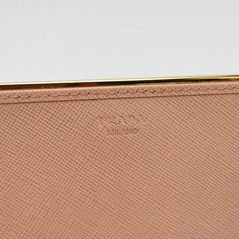 Prada 牛皮 純色 字母 Logo 手拿包-6
