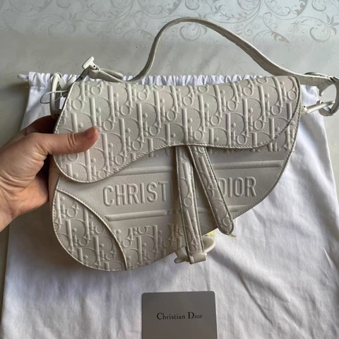 98新Dior 迪奥 saddle 马鞍包 中号 白色浮雕logo