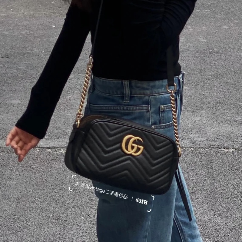 百搭必備款😍Gucci黑金馬蒙v紋橫版相機包單肩斜挎包📷-1