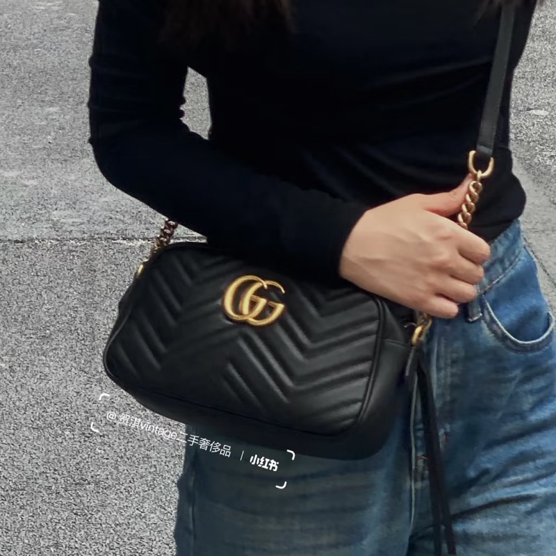 百搭必備款😍Gucci黑金馬蒙v紋橫版相機包單肩斜挎包📷-2