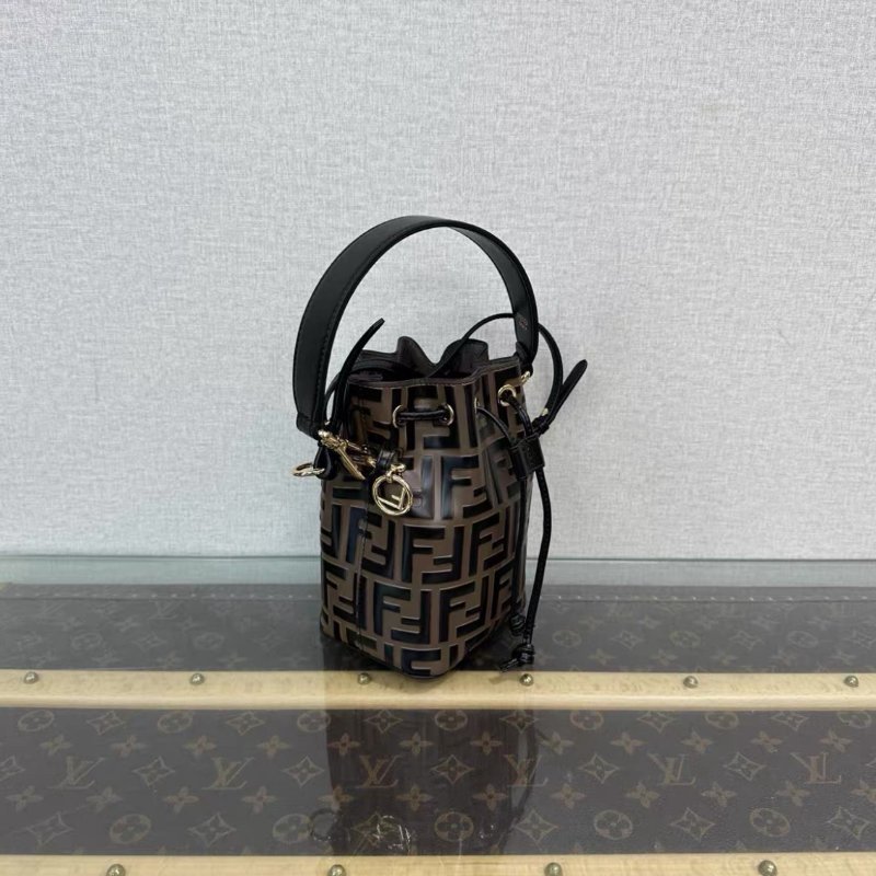 FENDI 棕色經典老花壓紋Mon Tresor 抽繩水桶包 12*18*10 99新配件塵袋-3