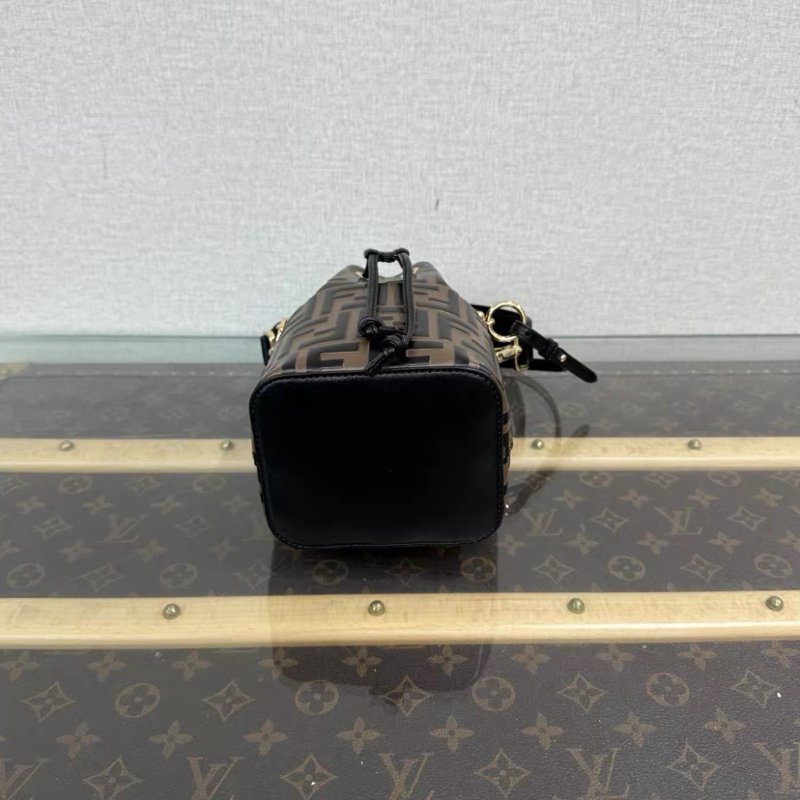 FENDI 棕色經典老花壓紋Mon Tresor 抽繩水桶包 12*18*10 99新配件塵袋-5
