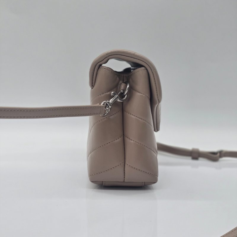 YSL Monogram Lou Lou V紋 小牛皮 斜背包-5