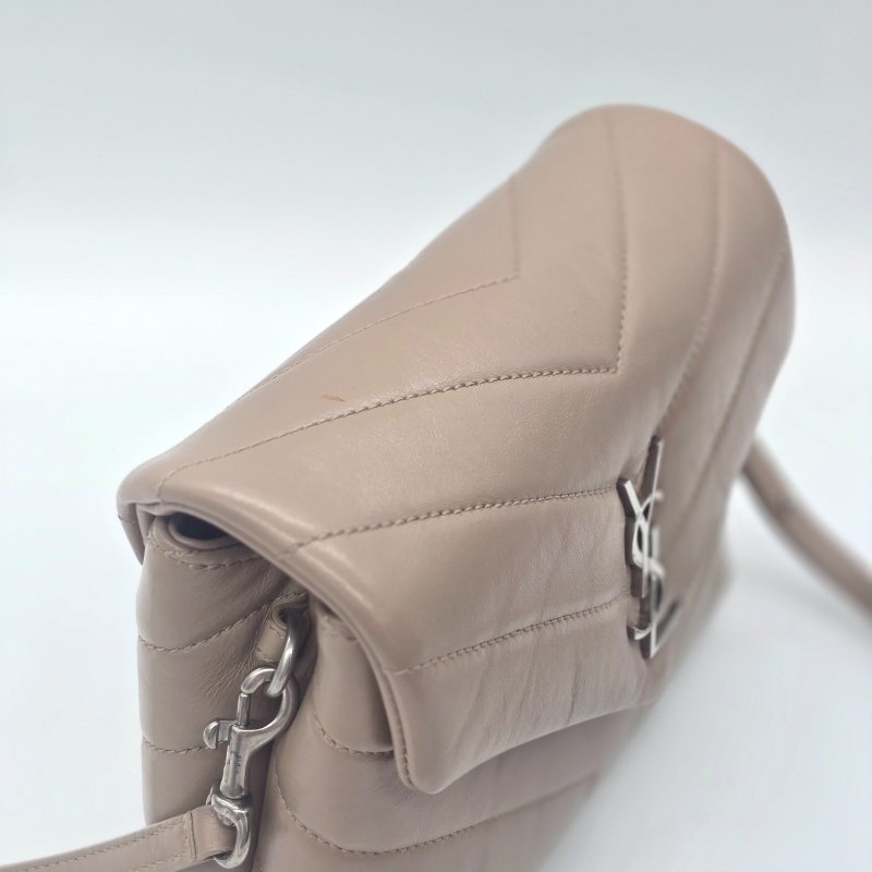 YSL Monogram Lou Lou V紋 小牛皮 斜背包-6
