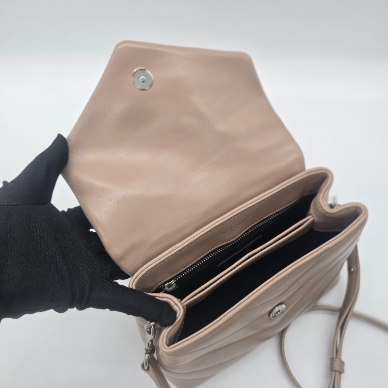 YSL Monogram Lou Lou V紋 小牛皮 斜背包-7