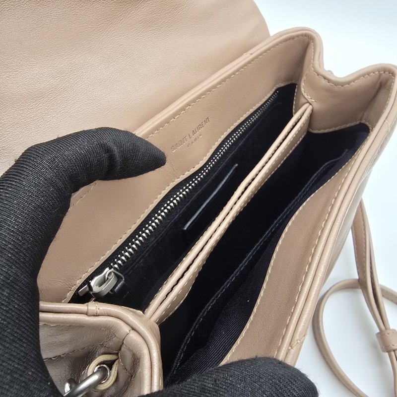 YSL Monogram Lou Lou V紋 小牛皮 斜背包-8