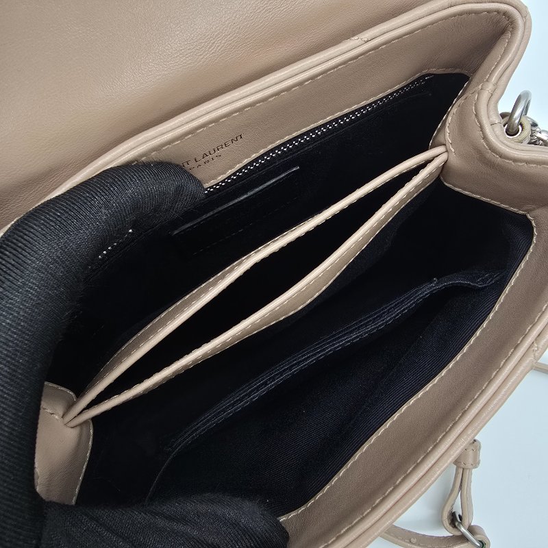 YSL Monogram Lou Lou V紋 小牛皮 斜背包-9