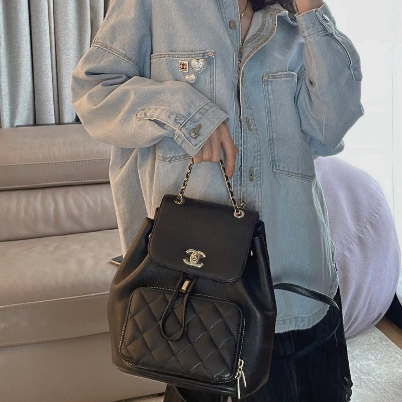CHANEL Affinity25B黑金牛皮顆粒壓花大號後背包 24*25*17 全新配件:盒子塵袋-0