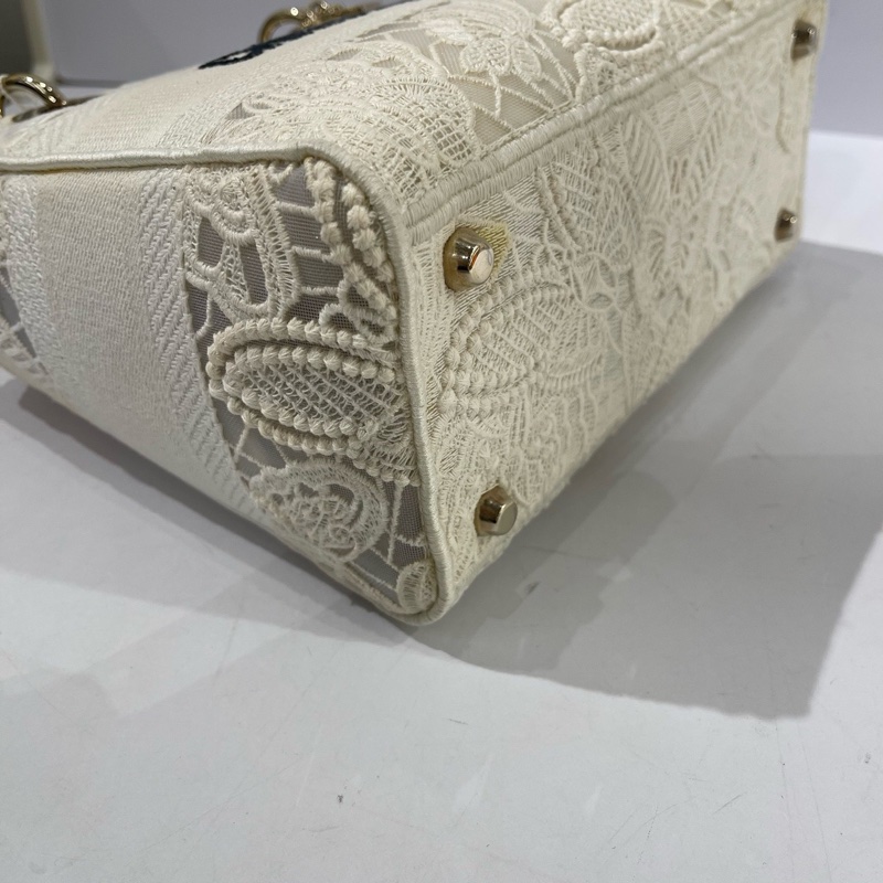 Dior 迪奧白色刺繡 中號戴妃包尺寸約24*11*20-5