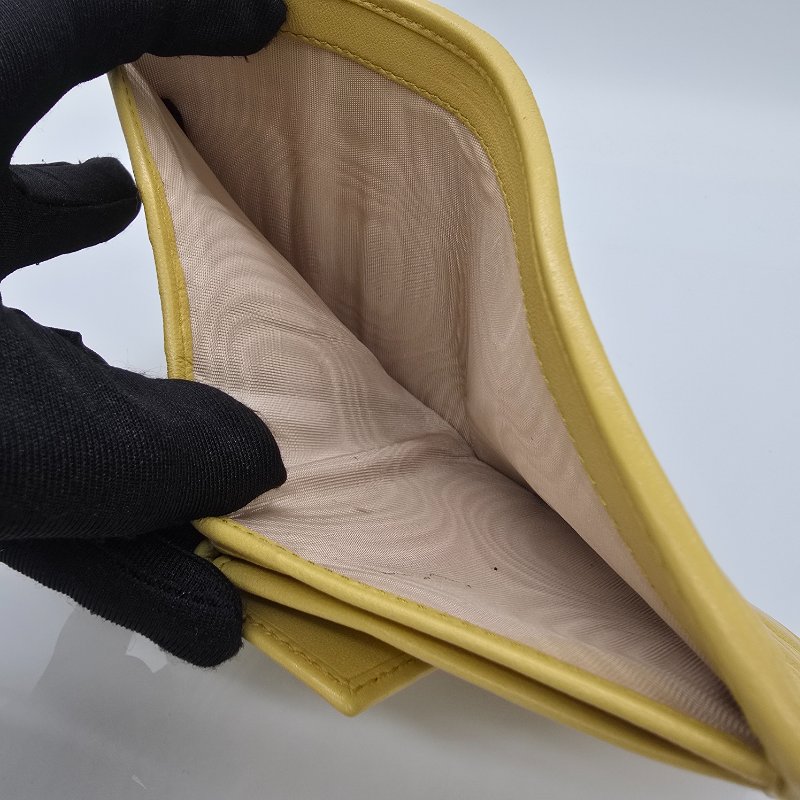 MiuMiu 繆繆 Matelassé納帕羊皮 奶油黃 三折 短夾-9