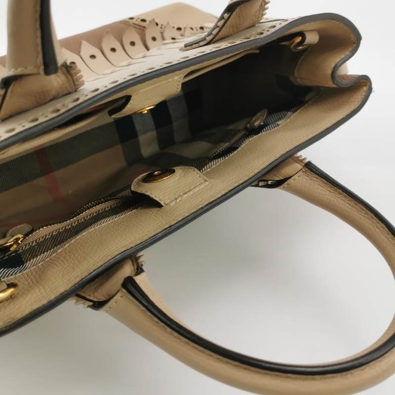 Burberry The Banner 班納 小號 牛皮 拼色 鏤空 流蘇 包邊 斜背包-6