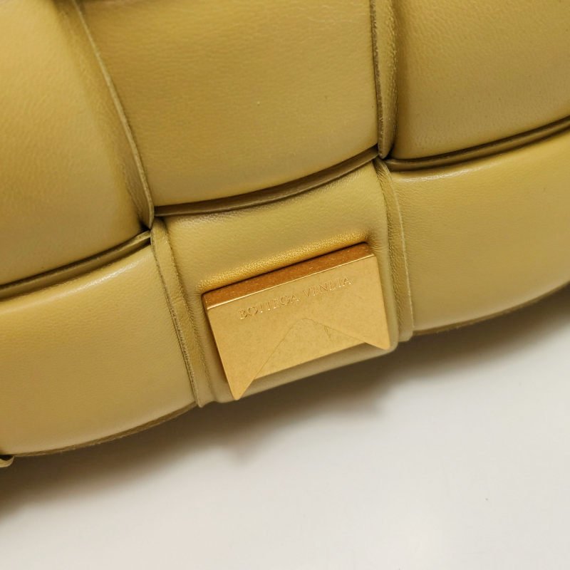 Bottega Veneta Cassette 羊皮 純色 Intreccio 編織 單肩包-10