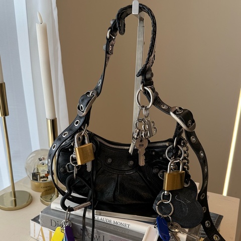 Balenciaga 黑色 Le Cagole XS