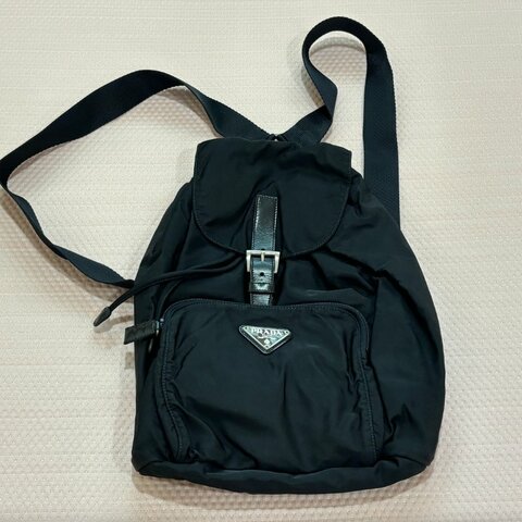 PRADA 尼龍後背包 雙肩包 全黑