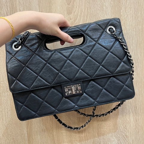 Chanel 黑羊皮菱格紋2.55銀釦手拿肩斜背包
