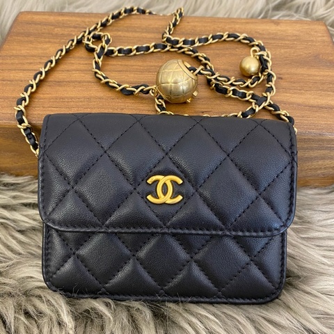 Chanel 香奈兒黑金羊皮 金珠抽繩mini woc 小腰包
