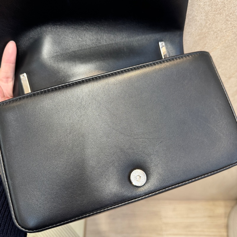 Burberry黑銀羊皮衍縫格紋TB LOLA小號側背包8059510-13