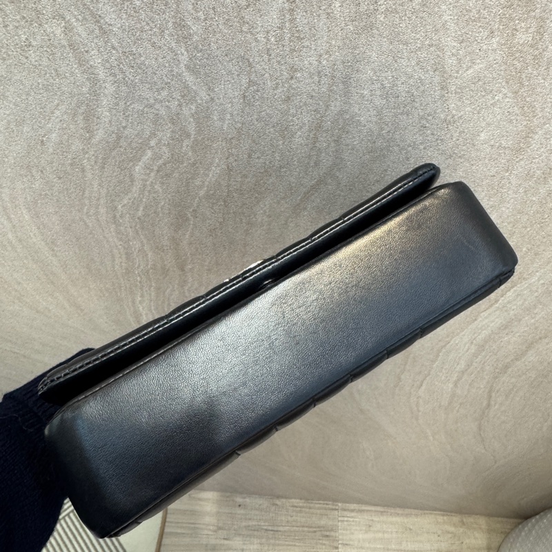 Burberry黑銀羊皮衍縫格紋TB LOLA小號側背包8059510-14