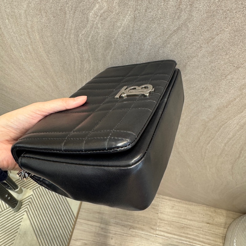 Burberry黑銀羊皮衍縫格紋TB LOLA小號側背包8059510-16