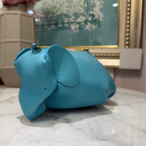 Loewe湖水藍牛皮金釦大象斜背包