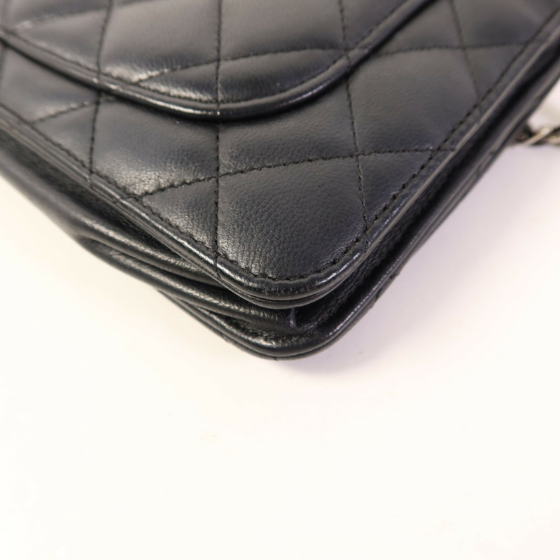 CHANEL 皮革WOC Wallet On Chain銀扣鏈帶肩背袋-13