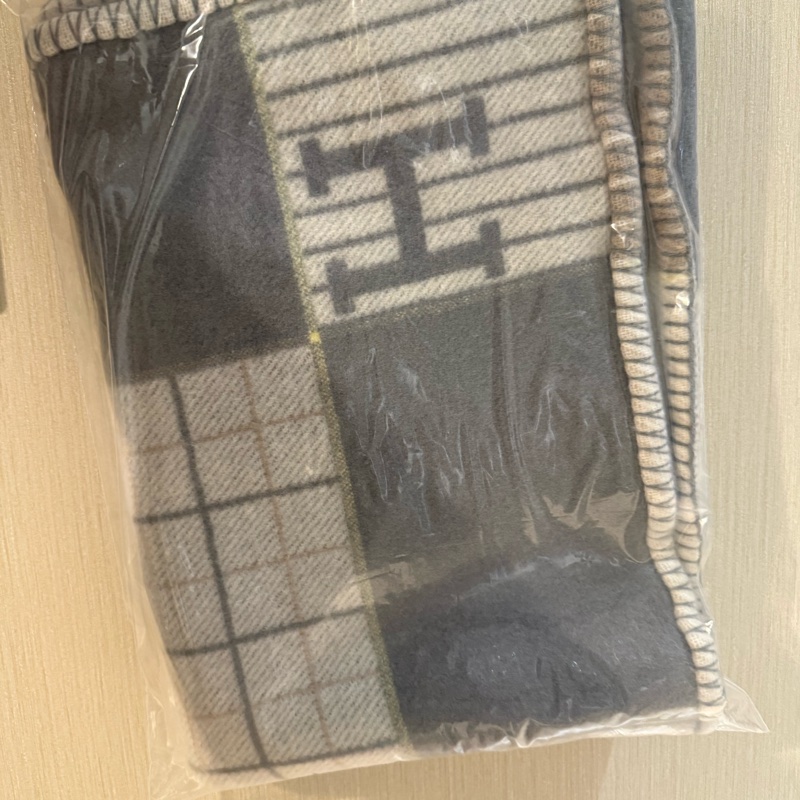 Hermes Avalon Cabriole毛毯 grey 透明袋紙袋皆附-2
